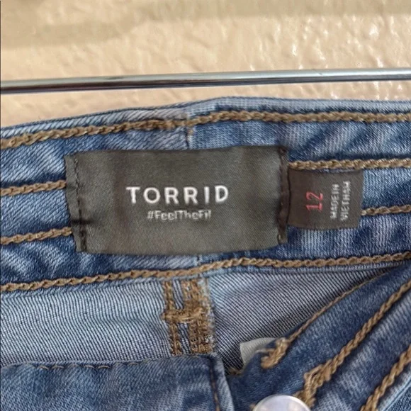 Torrid Ladies ankle wide leg Blue Jeans - Picture 2 of 10